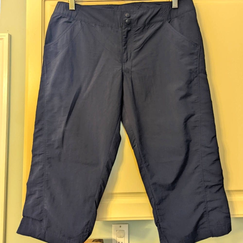 Navy medium Columbia PFG mid length pants